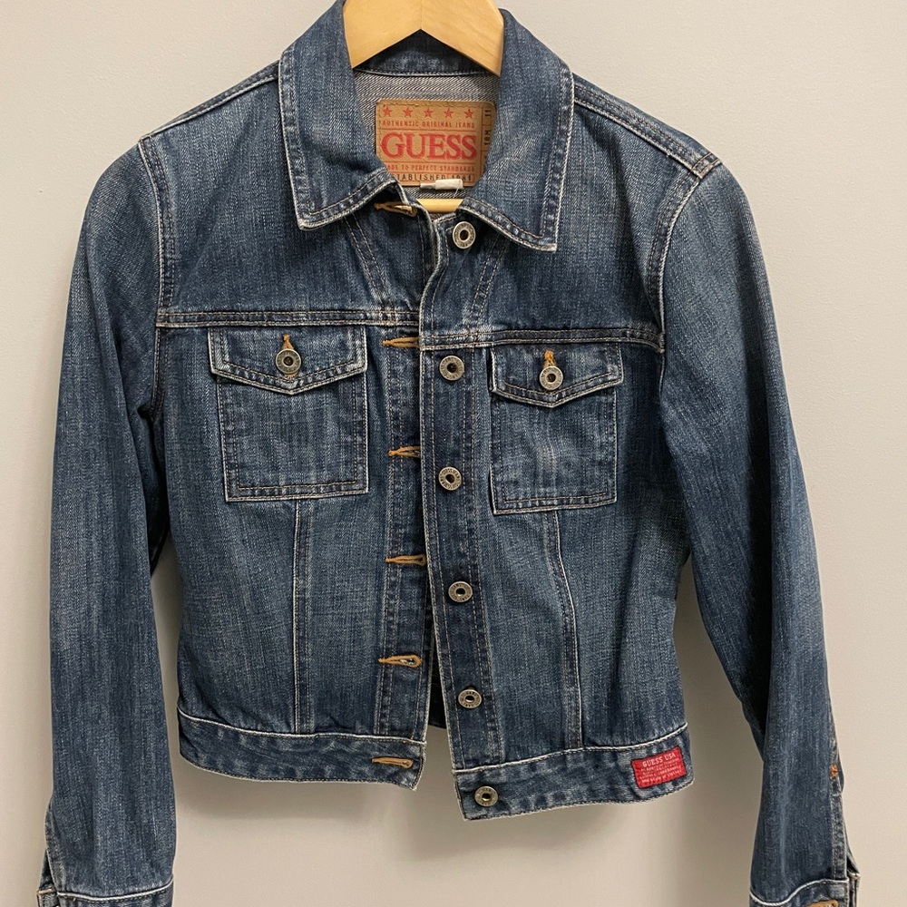 Guess women’s jean jacket. Size small. Medium wash.